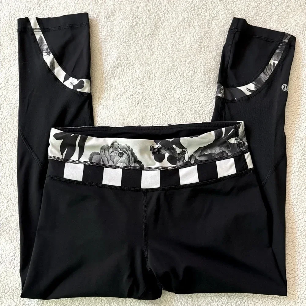 Lululemon 4 black crop II leggings Brisk Bloom, waistband w/zip & size. Pull tag